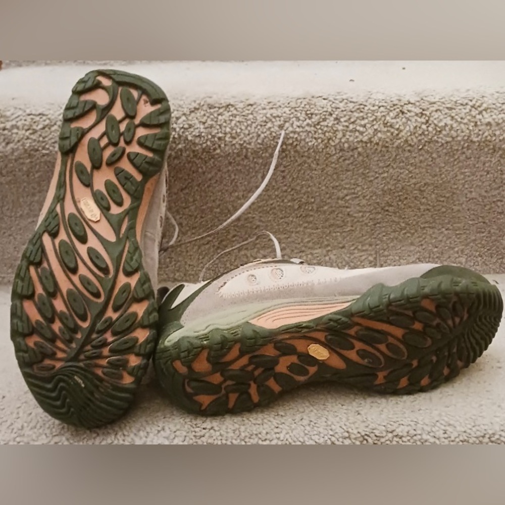 Women’s Merrell Shoes - Picture 4 of 7